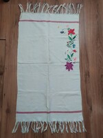 Régi hímzett virágos vászon törölköző