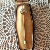 18k gold diamond High relief lucky horseshoe fox head pin