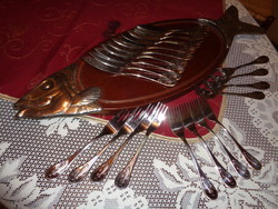 Halteríték , fatálcán  fémszerelékkel  / fej és farok rész  / jó nevű  kések és villák