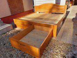 Eladó egy NAGY MÉRETŰ fenyő franciaágy 2db ágynemütartoval.