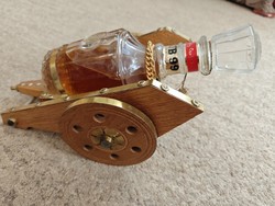 Club 99 Scotch Whisky ágyúkocsival