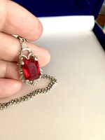 Antik ezüst lánc, vörös köves medállal