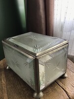 Antik csiszolt vastag üvegezett nagy méretű doboz, ereklye tartó. Sérült, javított szegély lemezzel.