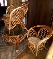 Bambusz/rattan asztal, fotel.