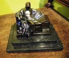 Bronz Anonymus szobor márvány talpazaton