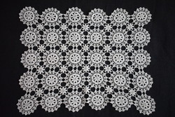 Horgolt csipke kézimunka lakástextil dekoráció terítő asztalközép 46 x 39 cm