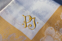 Antik  damaszt terítő,napron ,asztalközép   monogrammal