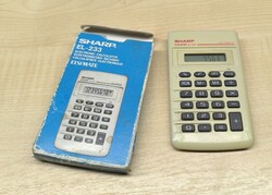 Sharp retró kisméretű zsebszámológép.
