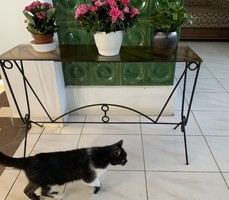 Retró fekete kovácsoltvas virágtartó polc - felújítva - drótüveg polc lapokkal - 100 x 64 x 22 cm