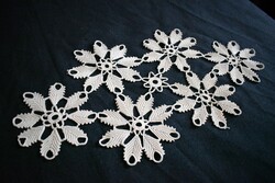 Makramé , zsinór horgolt csipke kézimunka terítő , lakástextil dekoráció , asztalközép 60 x 30 cm