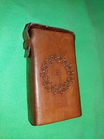 Régi lengyel bőrdíszműves bőr keményített cigarettadózni hosszú 100-120-as szálakhoz 12x7cm HIBÁTLAN
