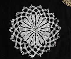 Horgolt csipke kézimunka terítő , kisterítő , lakástextil dekoráció Ø 28 cm