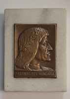 Pátzay Pál (1896 - 1979): Mathias Rex Hungariae bronz plakett márvány talpon