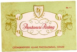 Boros címke: Pusztamérgesi Rizling, Szeged. 1 l.