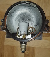 3 db hajólámpa/pincelámpa hátsó, bakelit (?) része, porcelán foglalattal, búra nélkül, használt áll.