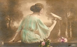 Képeslap: Nő, nők.