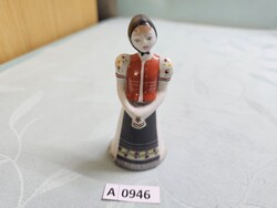 A0946 Hollóházi matyó ruhás nő 11 cm