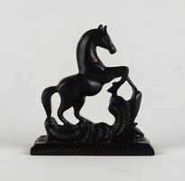 1U014 Műgyanta ágaskodó ló szobor 11 cm