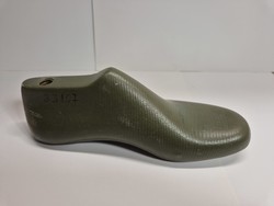 Cipész, suszter, műanyag kaptafa, sámfa 1 db 33-as 19,5 cm