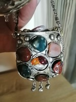 Antik kistáska alakú keleti tartó féldrágakövekkel?