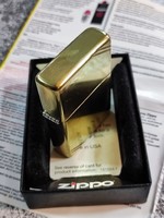 ﻿Vintage megjelenésű eredeti  Zippo önygyujtó arany szinben.Made in USA. Dobozában..