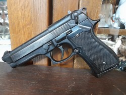 Spiáter MOD 92 F Beretta,Parabellum 9 Model Eredeti Tökéletes Pisztoly Másolat.