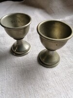 Patinás fém tojástartó