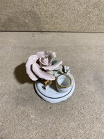 Porcelán gyertya tartó, virággal. 2145