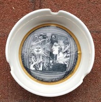 Hollóházi Jurcsák László tervezte porcelán hamutál