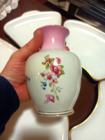Eladó a képeken látható Hollóházi porcelán váza rózsa dekorral.