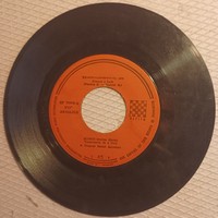 Régi bakelit kislemez Koncz Zsuzsa számaival