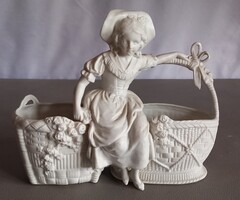 Régi jelzett biskvit figura  kosaras lány  ALKUDHATÓ design