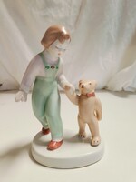 Aquincumi macit sétáltató kislány - hibátlan