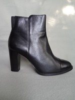 Clarks női 37, magassarkú bokacsizma, fekete, fedett bőr, kiváló állapotban