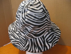 Fekete-fehér vízálló női kalap