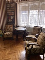 Neoreneszánsz kerek asztal 3 karosszékkel