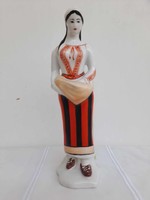 Népviseleti ruhás nö , régi Román Dorohoi porcelaán