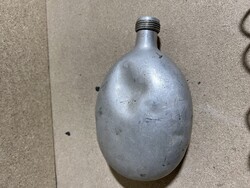 Régi fém kulacs, sorszámmal. 2608