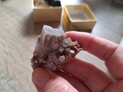 Gyűjtői darab! Tiszta hexagonalis achorite turmalin apró vanadinittel Mozambikból
