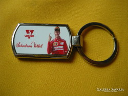 SEBASTIAN VETTEL FÉM KULCSTARTÓ