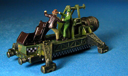 HASBRO -GALOOB Indiana Jones KRISTÁLYKOPONYÁK-51 HANGÁR RAKÉTASZÁLLÍTÓ - Micro Machines BONTATLAN 2.