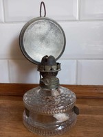 Petróleum lámpa falra akasztható