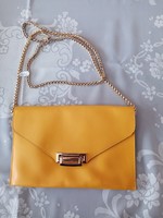 Sárga olasz női bőr minőségi  táska / retikül arany színű fém lánccal  Mérete: 25x16,5 cm