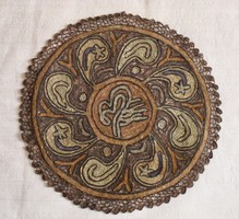 Fémszállal és selyemmel hímzett antik oszmán kézimunka terítő , textil dekoráció Ø 27 cm