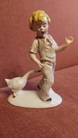 Gdr német porcelán fiú libával