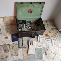 Hatalmas antik vastrezor benne több száz fotó levél képeslap irat kordokumentum