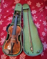 Régi Stainer hegedű tokkal, gyönyházas vonóval
