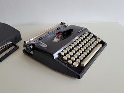 Régi retro kis méretű Adler táskaírógép mid century írógép