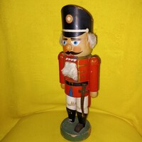 Régi, fa diótörő katona, figura, karácsonyi dekoráció.