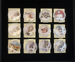 A SZABADSÁGHARC KÉPES KRÓNIKÁJA. 12 db-os festett, ezüstözött CuZn emlékérem szett kapszulákban